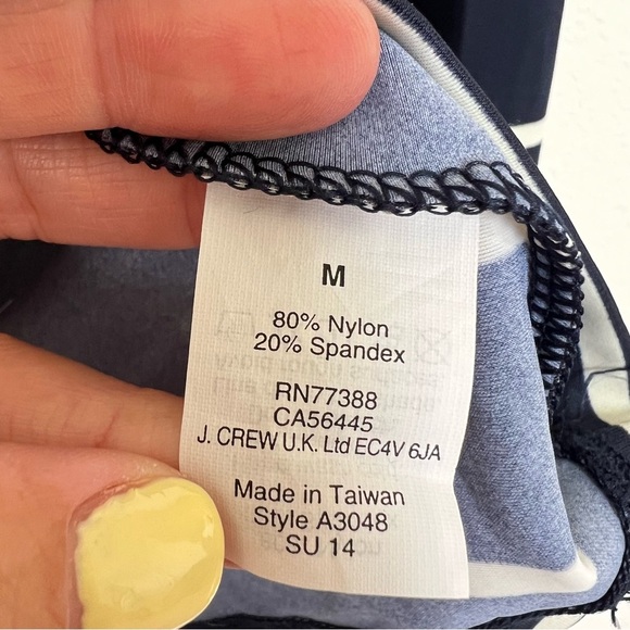 J. Crew Factory Women’s Mock Neck Long Sleeve Sleeve Rashguard Top Navy Medium - Picture 5 of 11